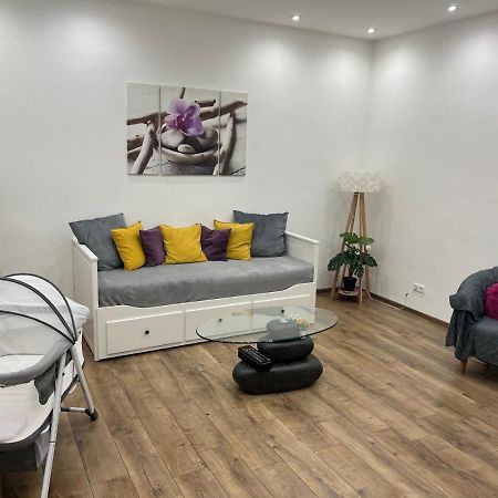 Lux Apartment Wina Bagian luar foto