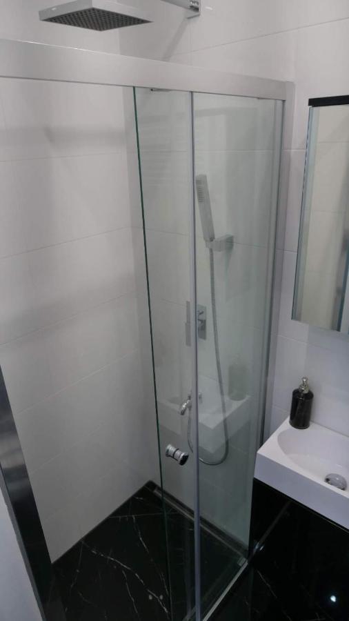 Lux Apartment Wina Bagian luar foto