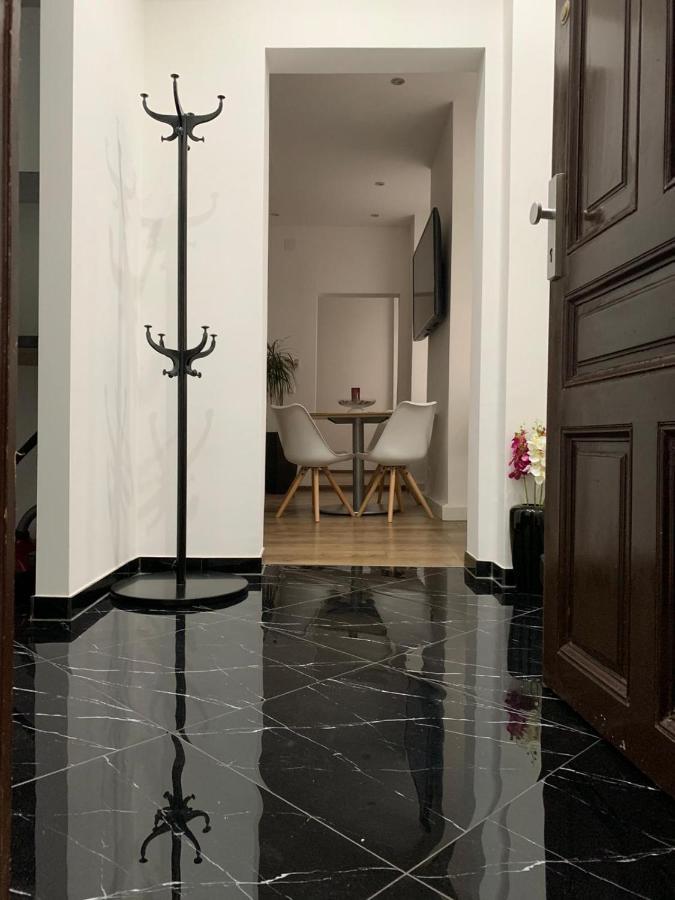 Lux Apartment Wina Bagian luar foto