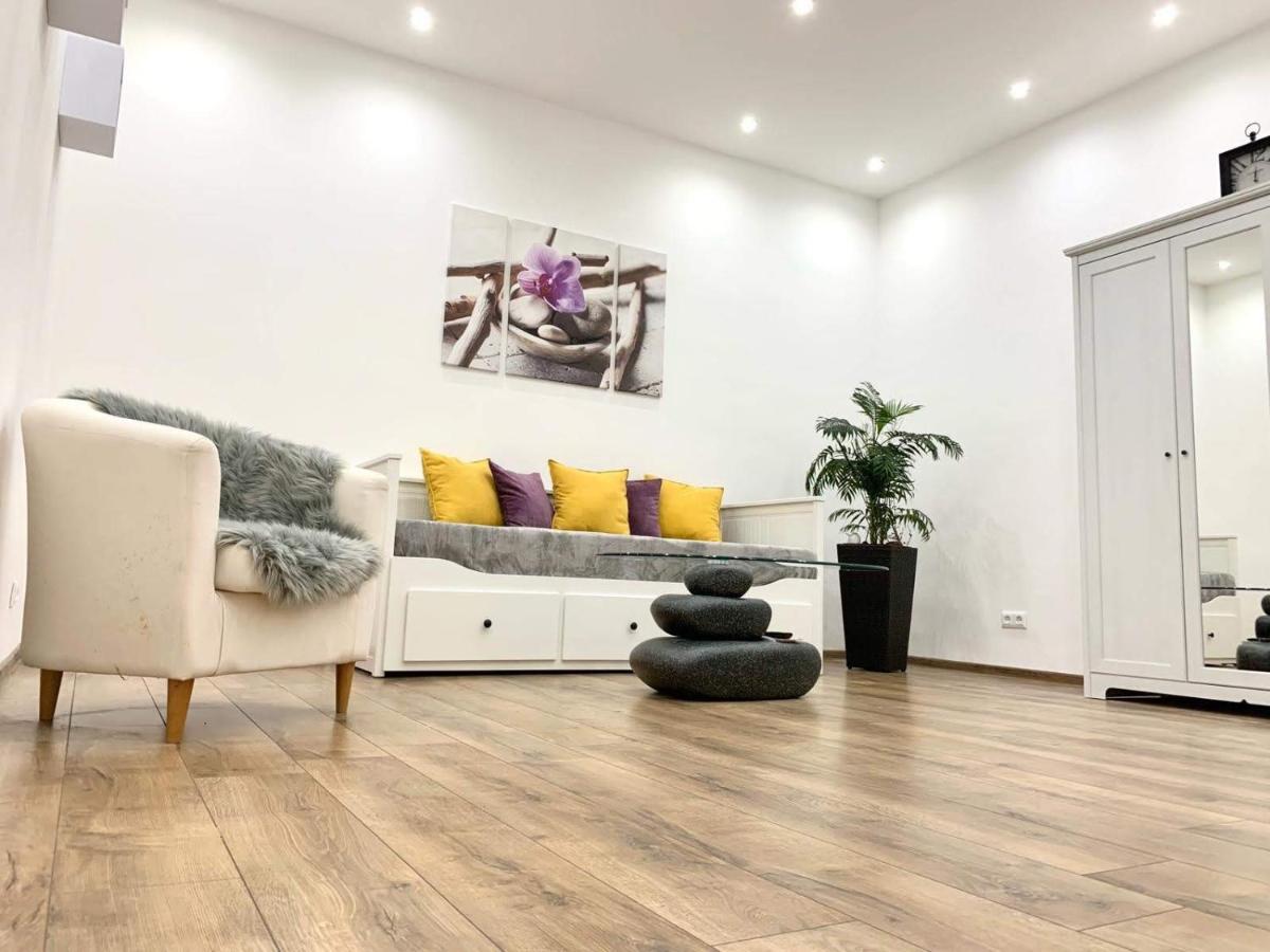Lux Apartment Wina Bagian luar foto