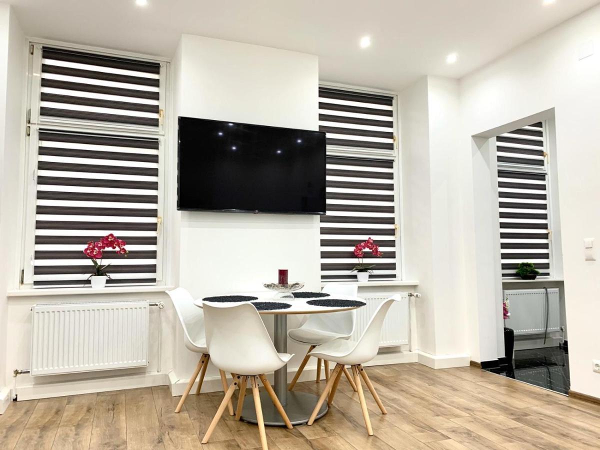 Lux Apartment Wina Bagian luar foto