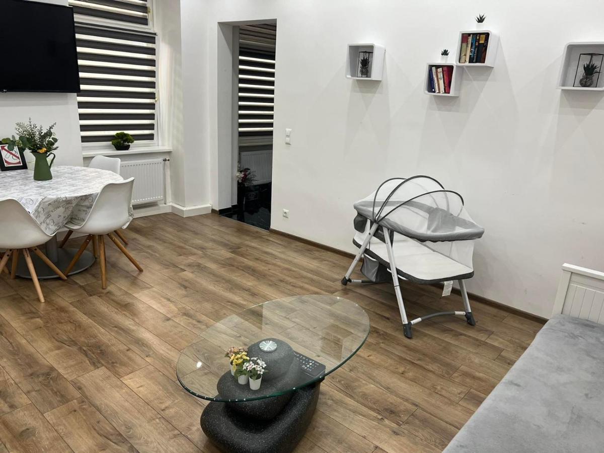 Lux Apartment Wina Bagian luar foto