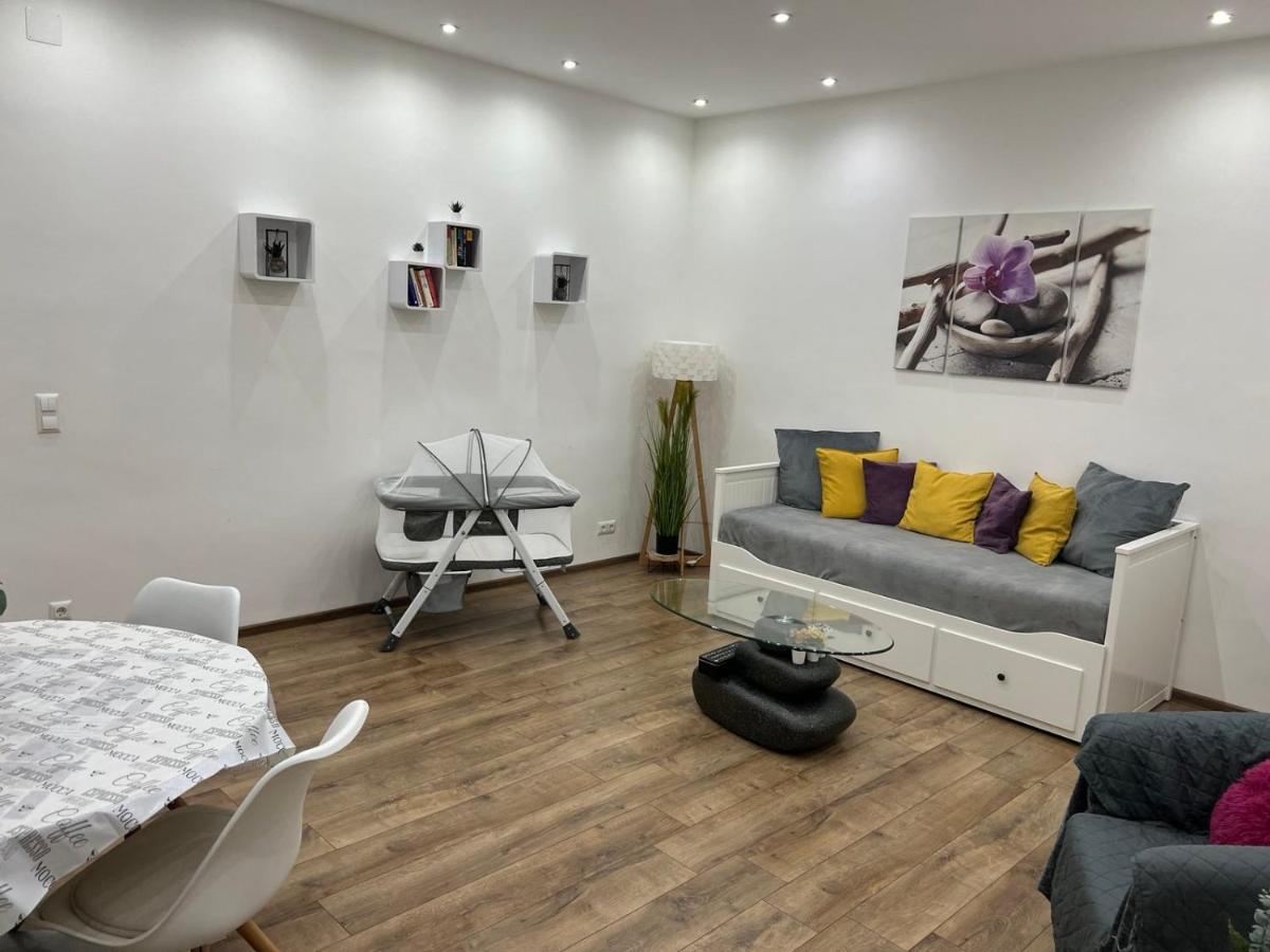 Lux Apartment Wina Bagian luar foto